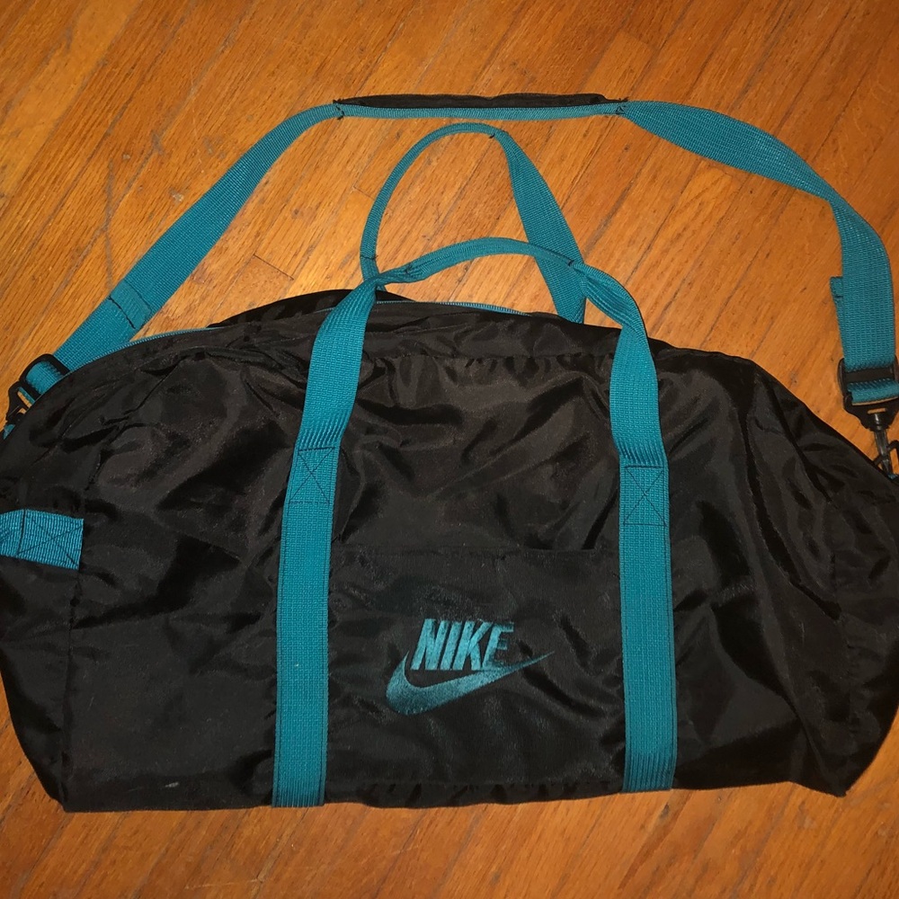 Vintage Nike grey tag duffel bag